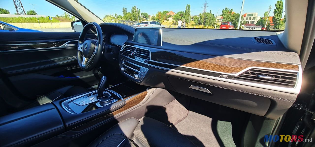 2019' BMW 7 Series photo #6