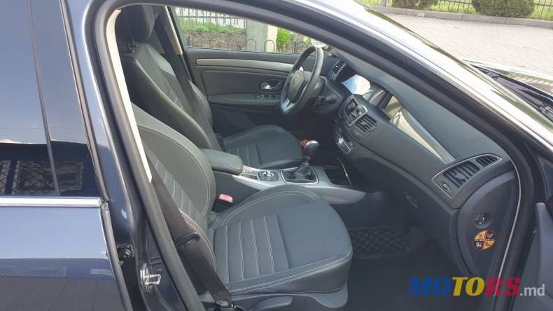 2011' Renault Laguna photo #4