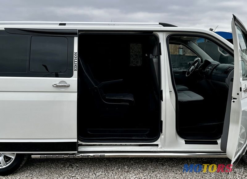 2005' Volkswagen Transporter photo #6