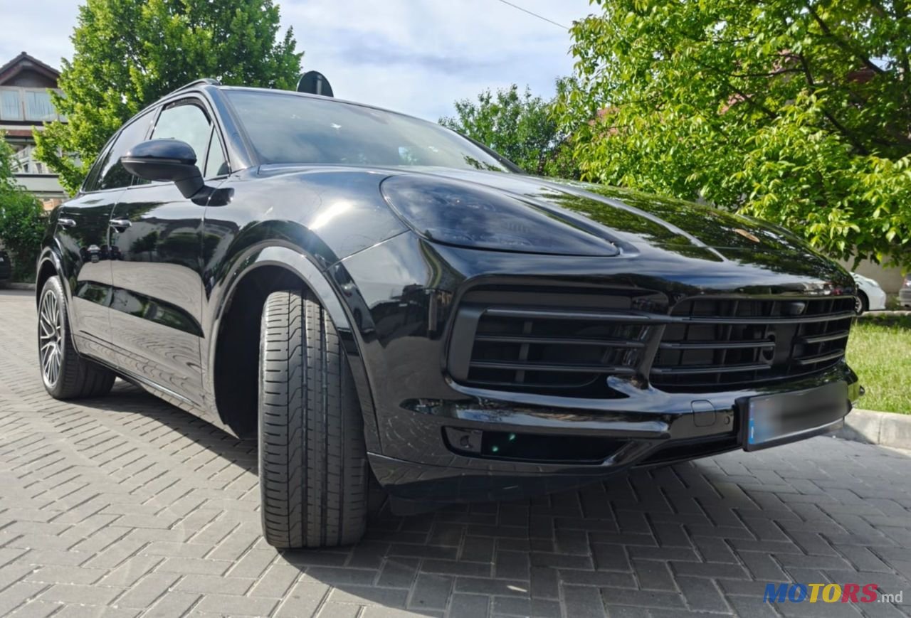 2021' Porsche Cayenne photo #2