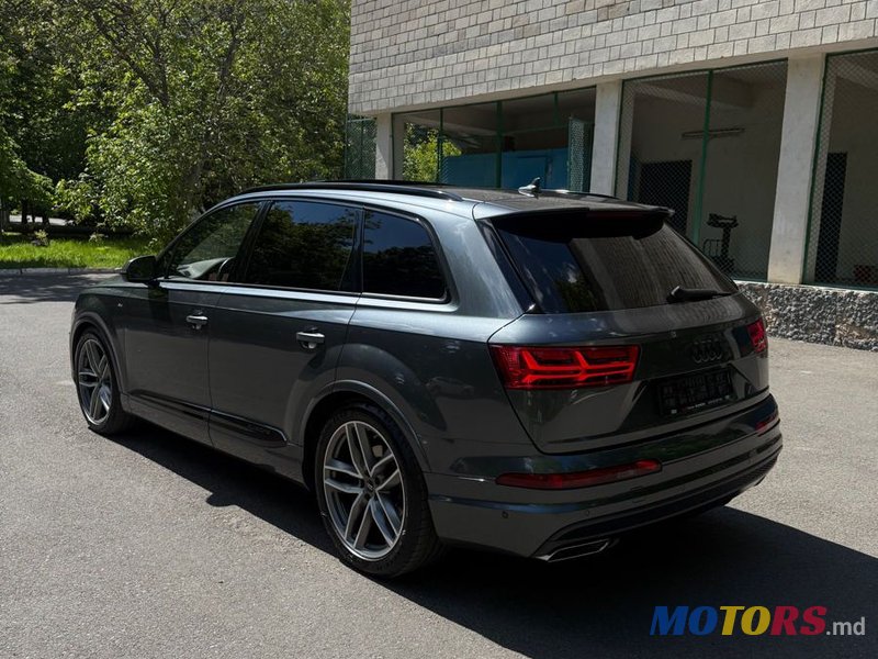 2019' Audi Q7 photo #4