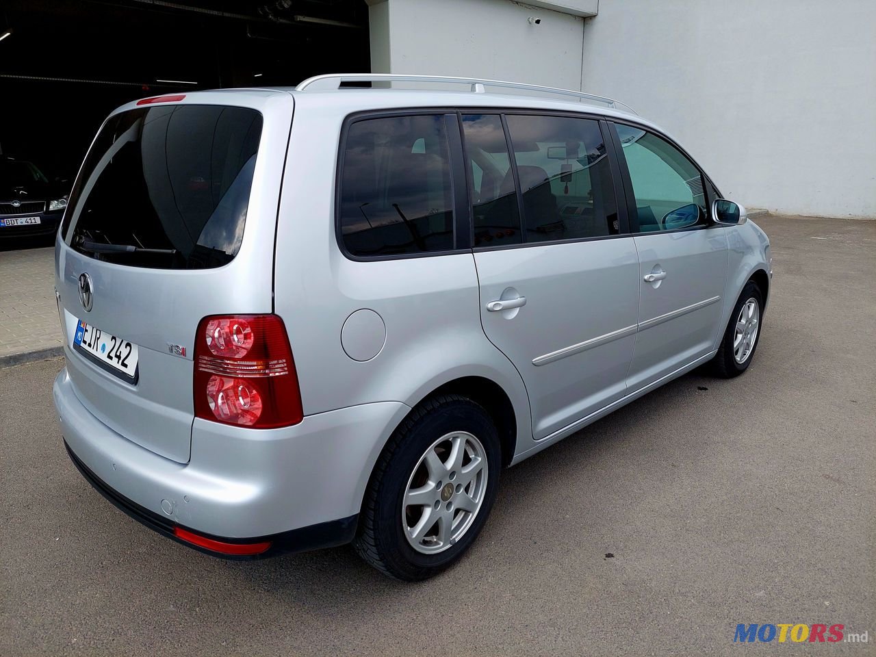 2008' Volkswagen Touran photo #5