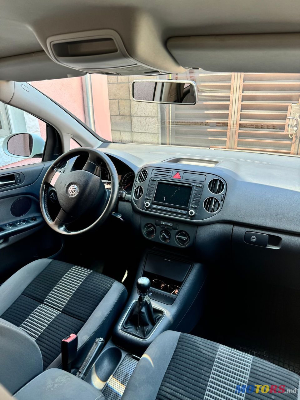 2009' Volkswagen Golf Plus photo #3