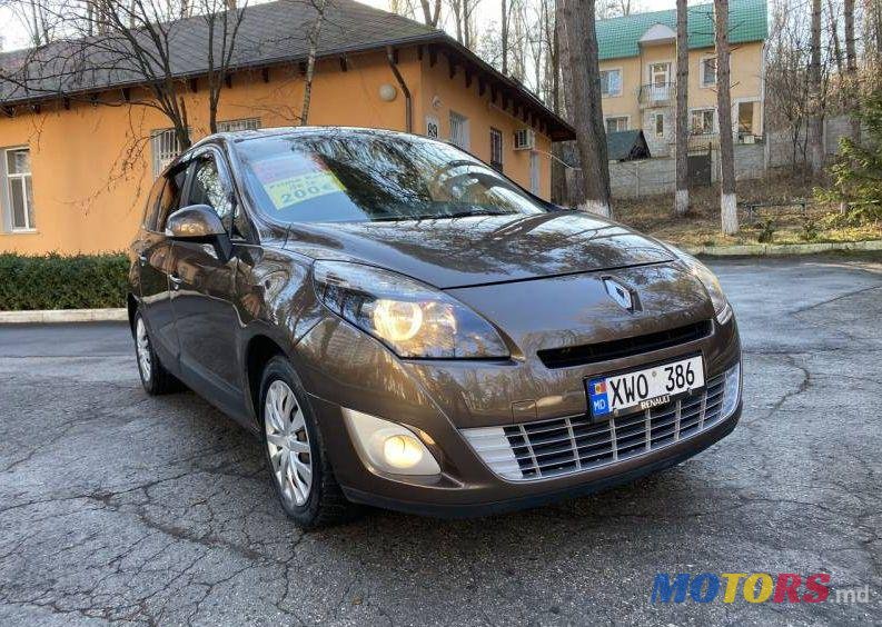 2011' Renault Grand Scenic photo #1