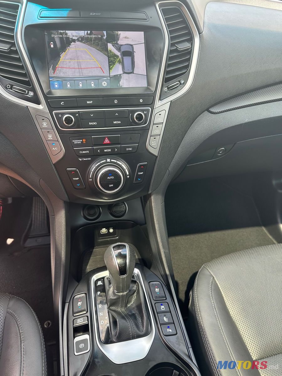2017' Hyundai Santa Fe photo #2