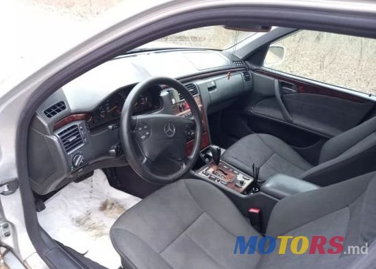 2001' Mercedes-Benz E-Class photo #5