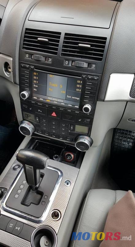 2006' Volkswagen Touareg photo #3