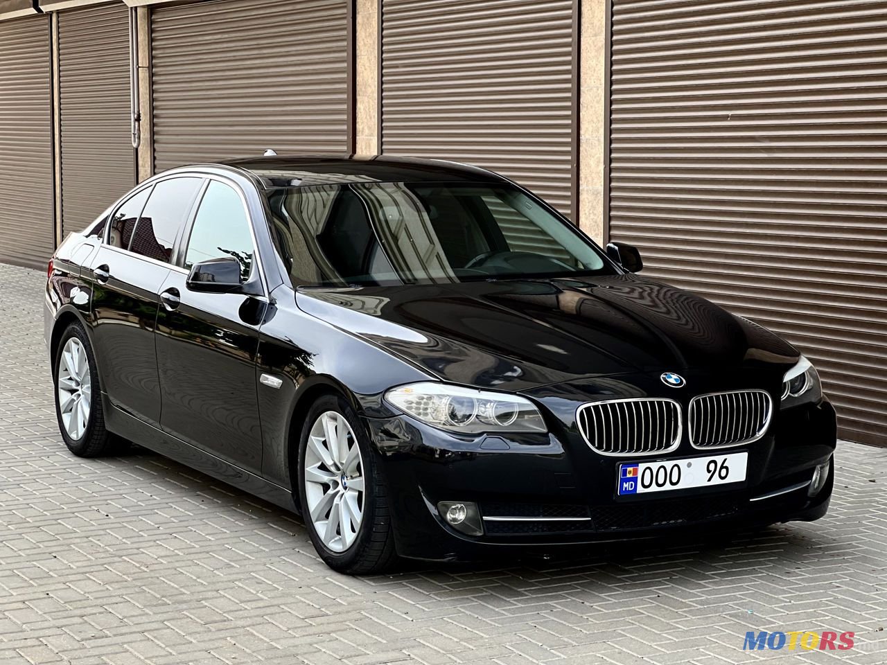 2011' BMW 5 Series photo #1