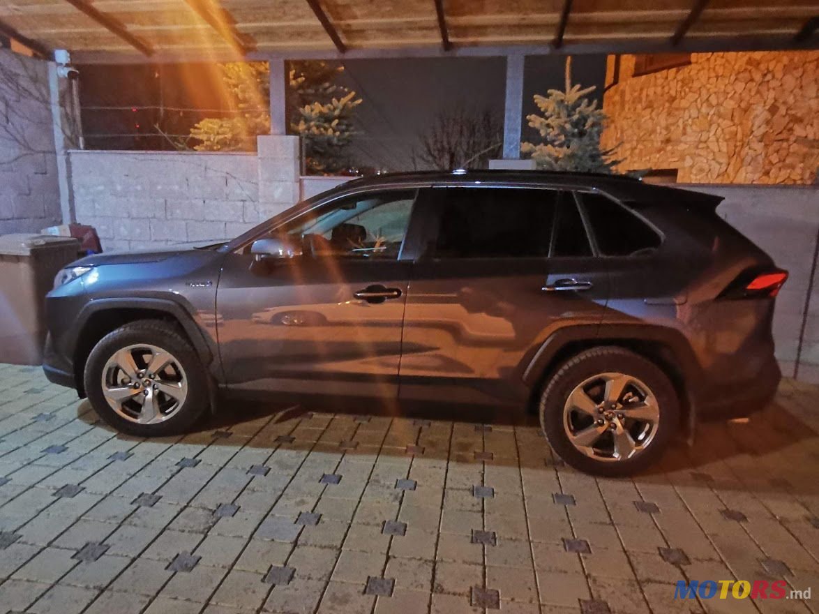 2021' Toyota RAV4 photo #3