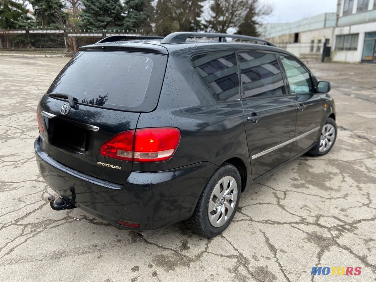 2003' Toyota Avensis Verso photo #3