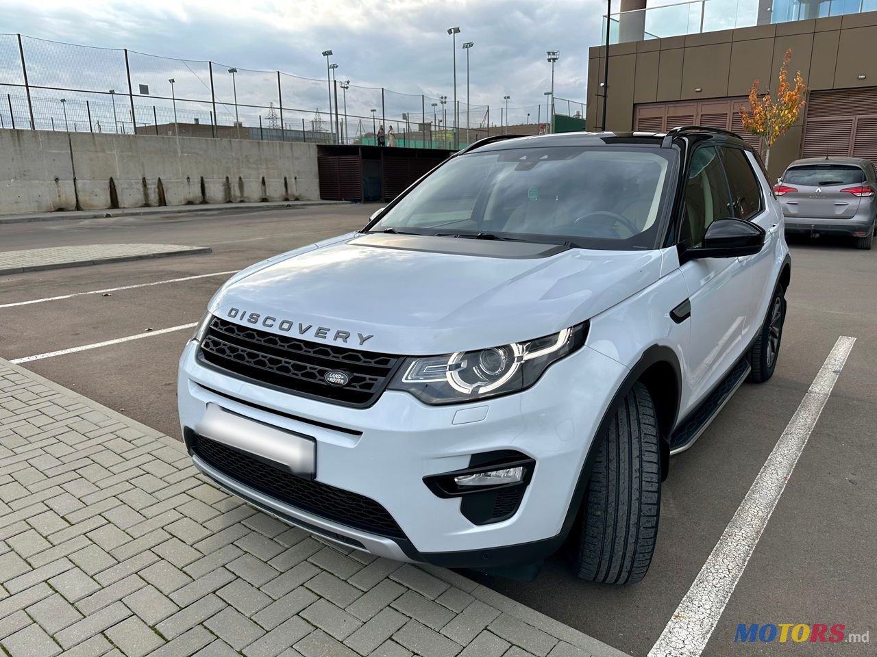 2015' Land Rover Discovery Sport photo #2