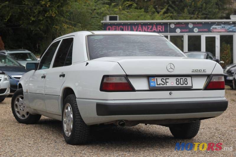 1992' Mercedes-Benz 124 photo #3