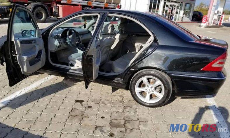 2004' Mercedes-Benz C photo #3