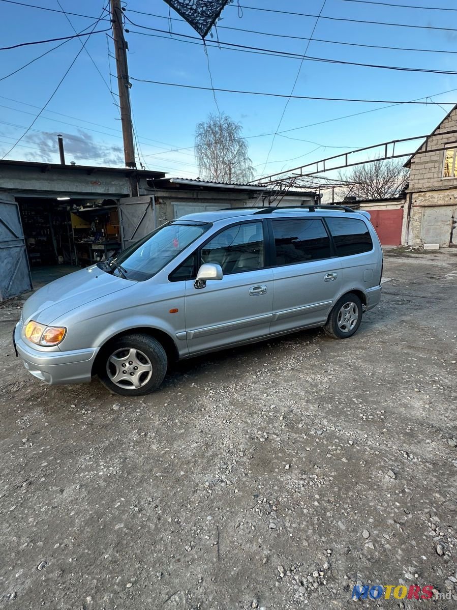 2000' Hyundai Trajet photo #2