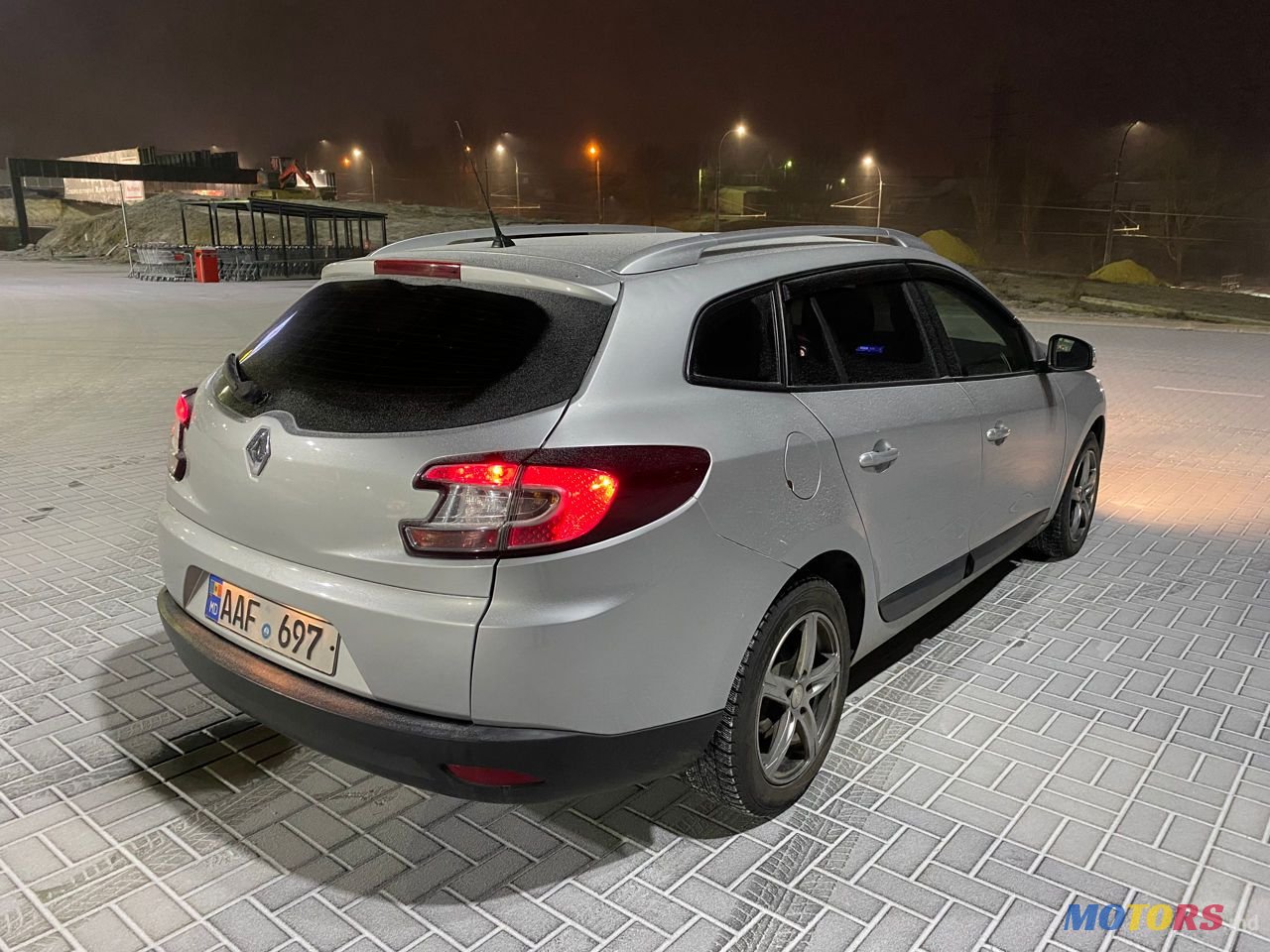 2011' Renault Megane photo #3