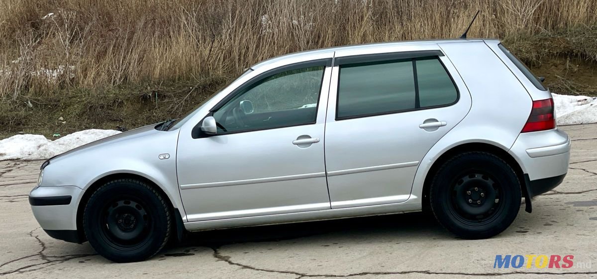 2002' Volkswagen Golf photo #4