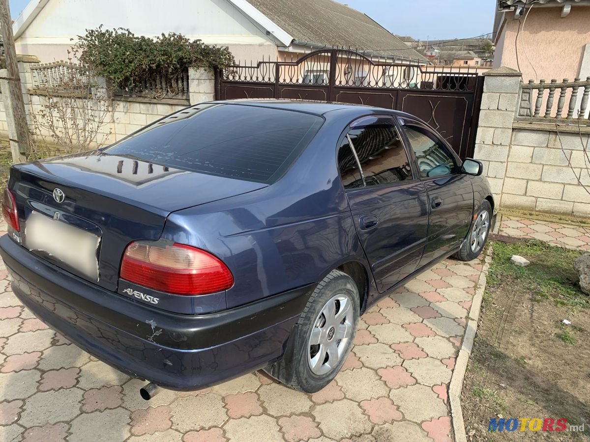 2001' Toyota Avensis photo #3
