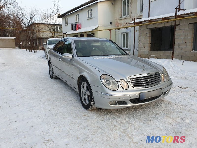 2005' Mercedes-Benz E Класс photo #2