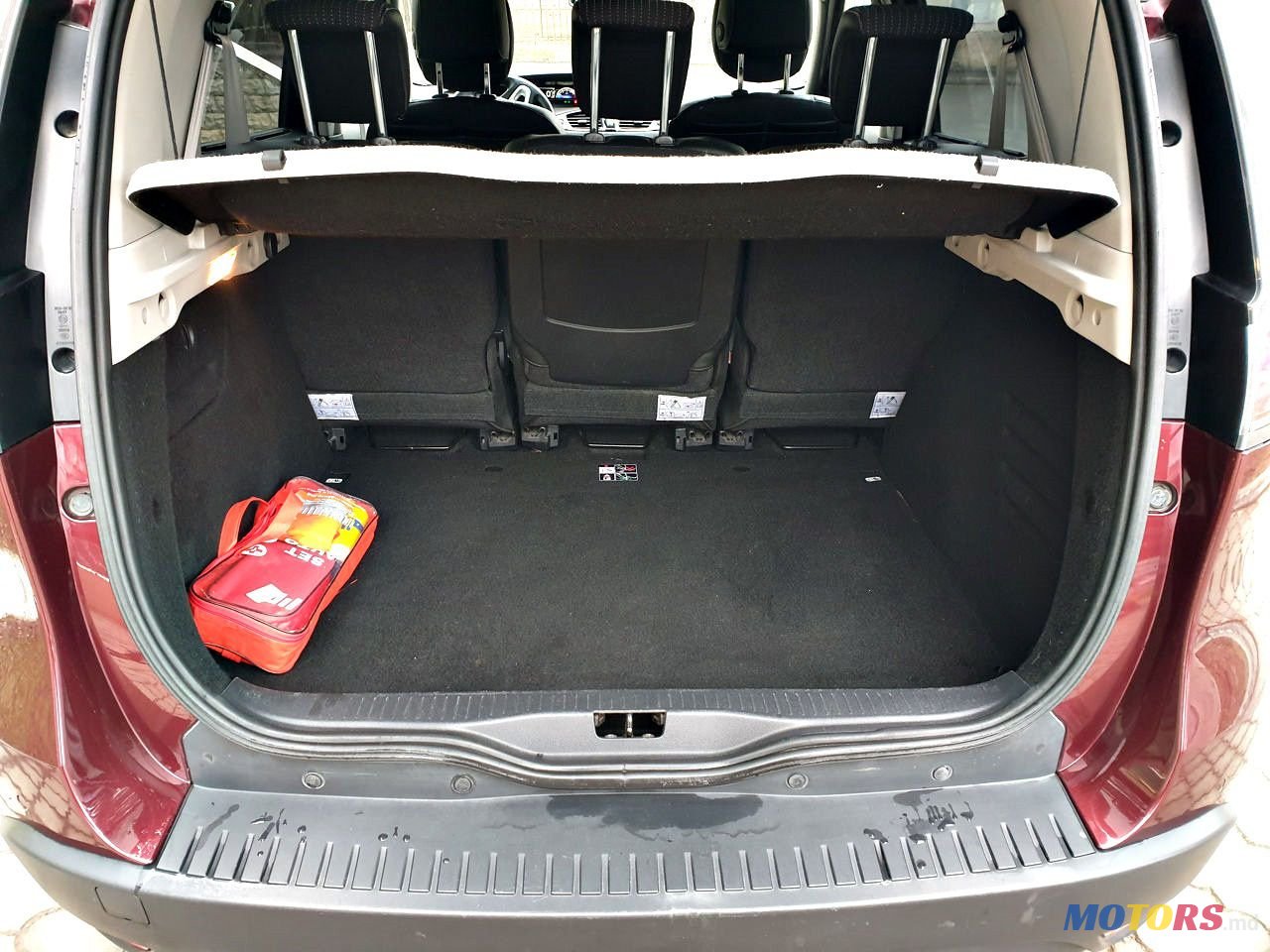 2012' Renault Scenic photo #5