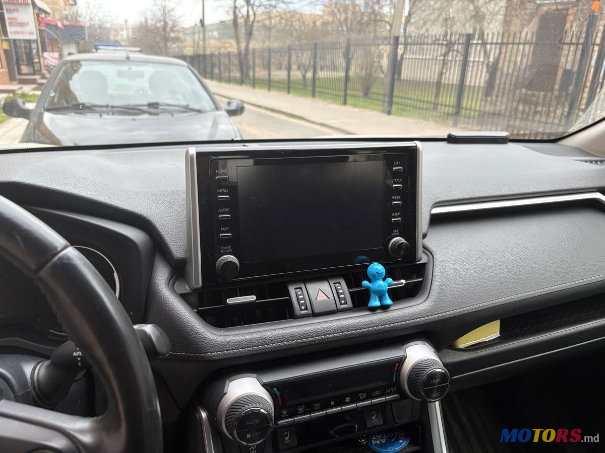 2019' Toyota RAV4 photo #5