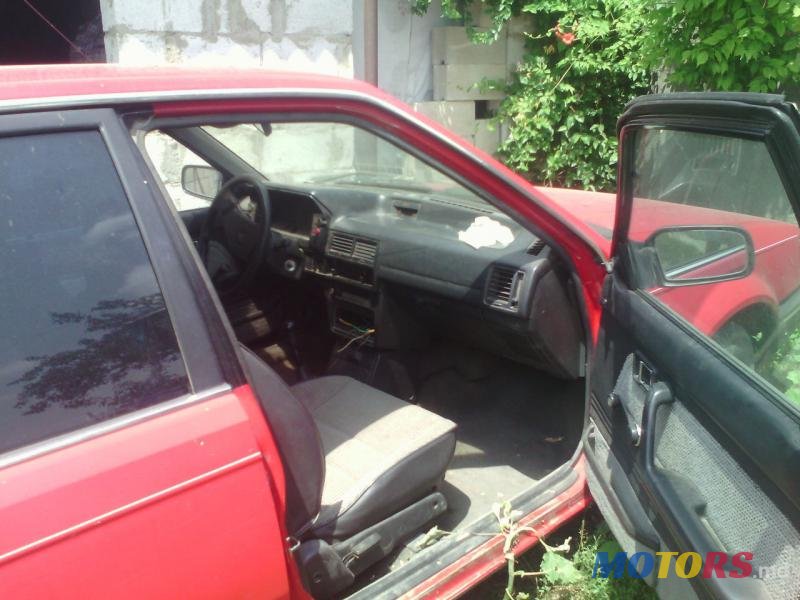 1988' Mazda 323 photo #1