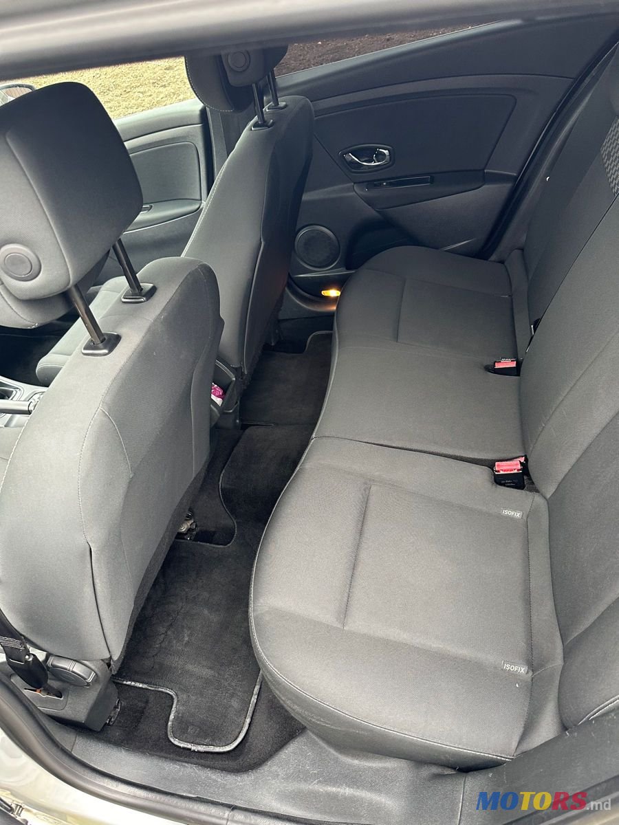 2012' Renault Megane photo #5