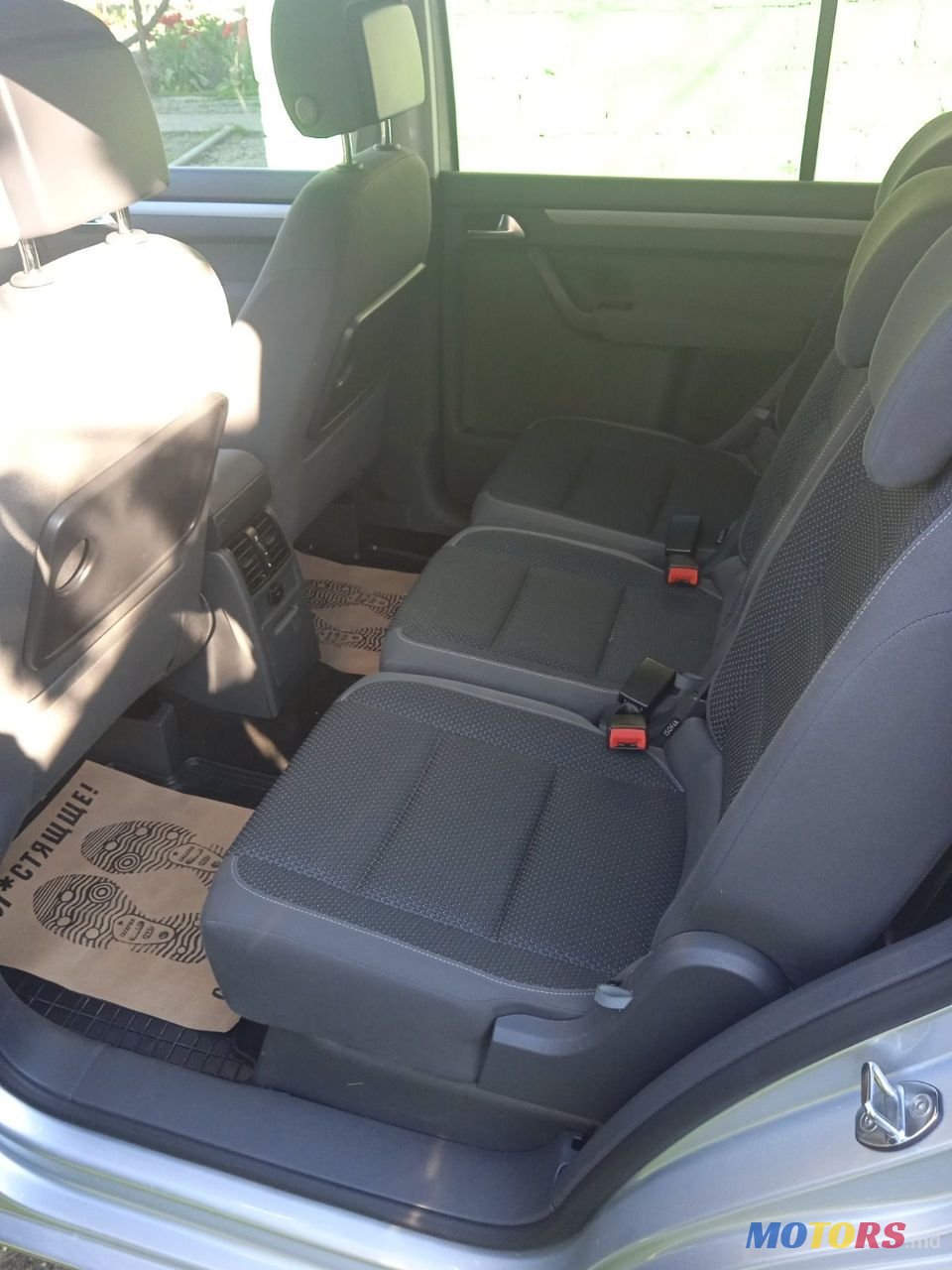 2012' Volkswagen Touran photo #2