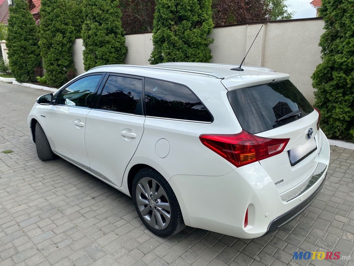 2013' Toyota Auris photo #4