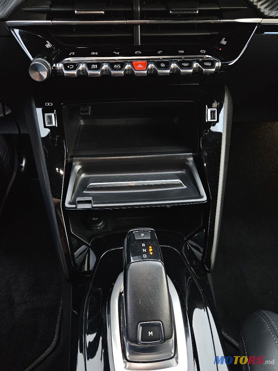 2022' Peugeot 2008 photo #6