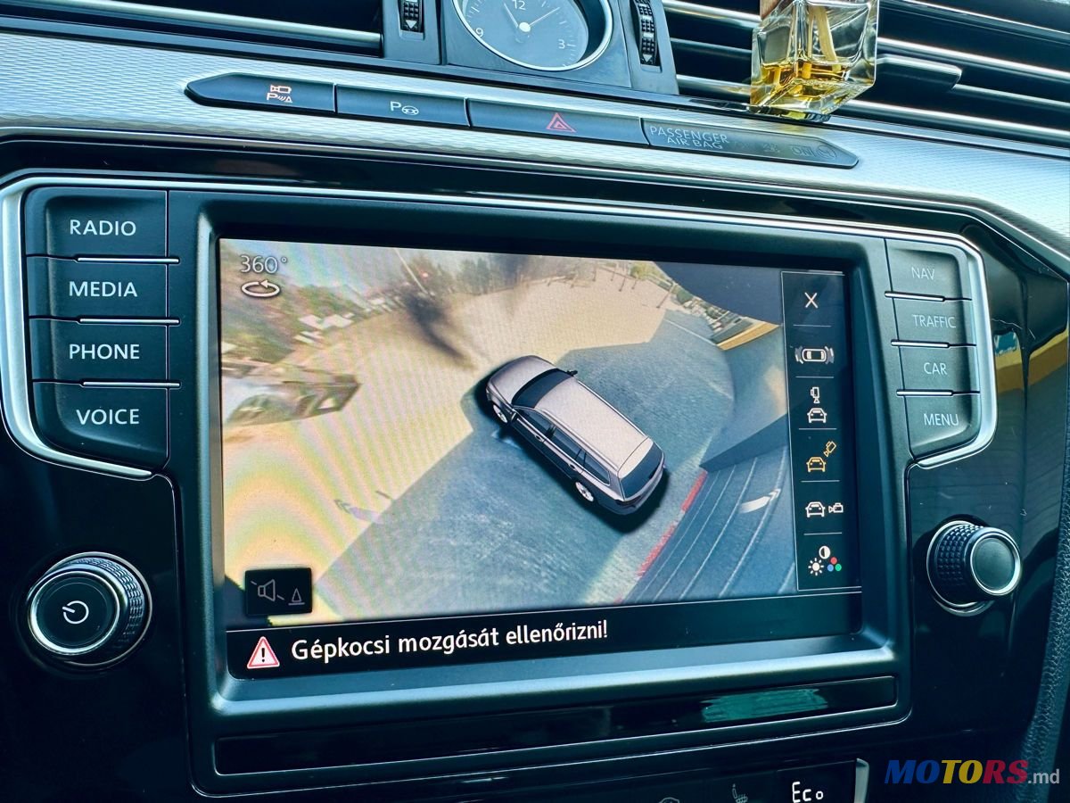 2015' Volkswagen Passat photo #5