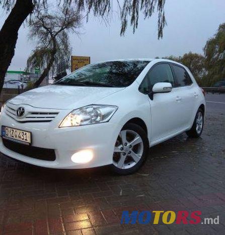 2012' Toyota Auris photo #1