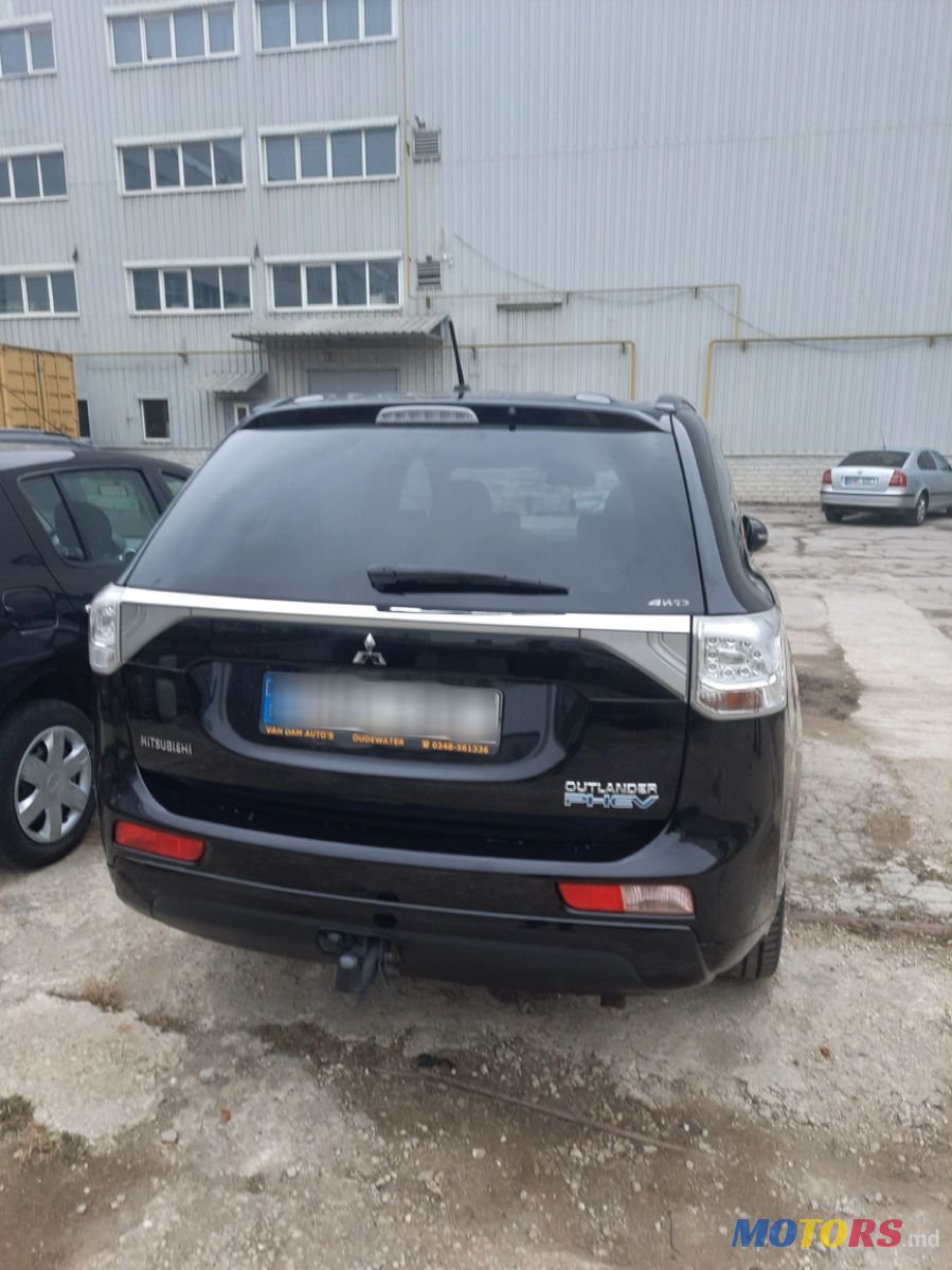 2014' Mitsubishi Outlander photo #3
