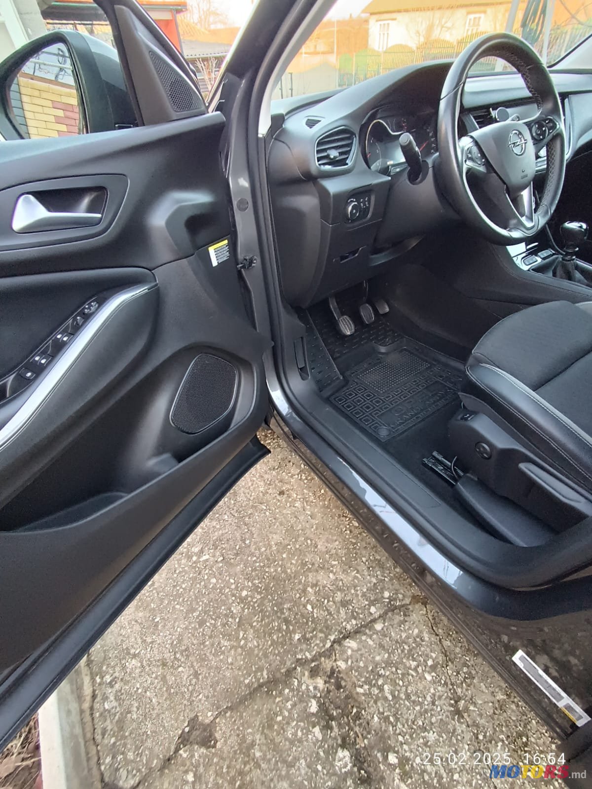 2019' Opel Grandland X photo #2