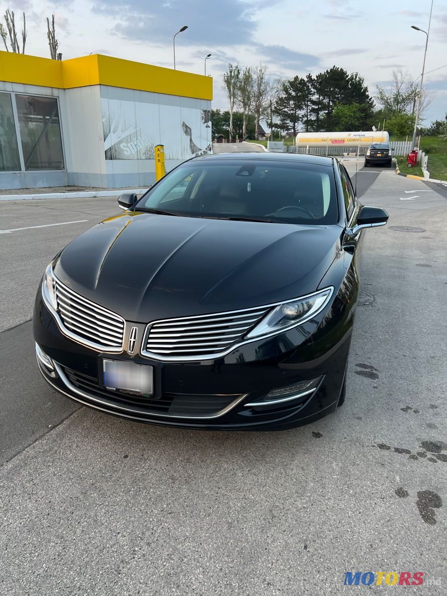 2013' Lincoln MKZ photo #2