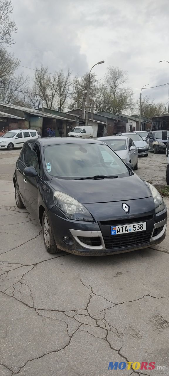 2010' Renault Scenic photo #3