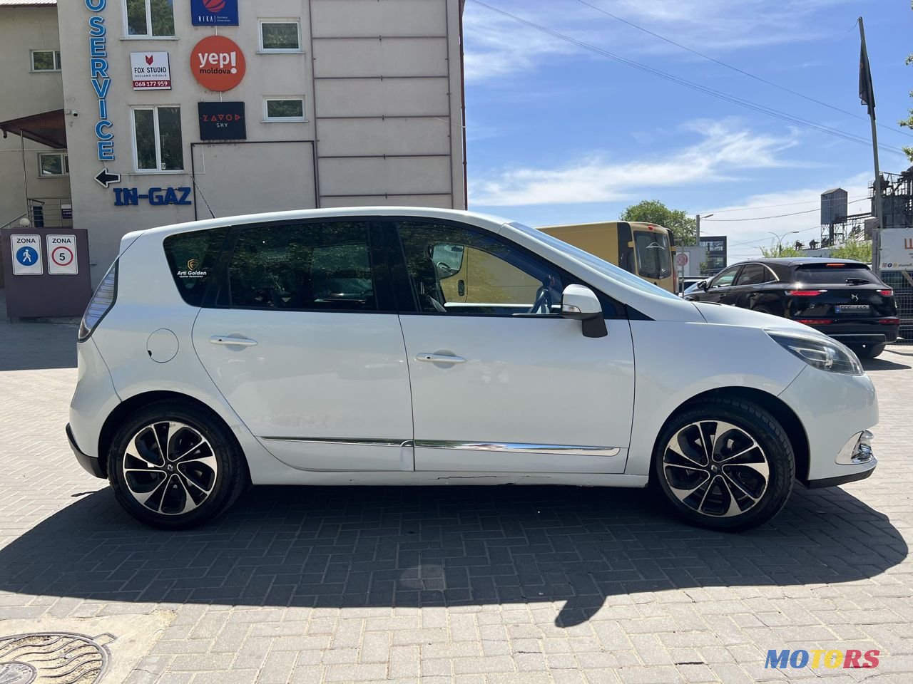 2015' Renault Scenic photo #3