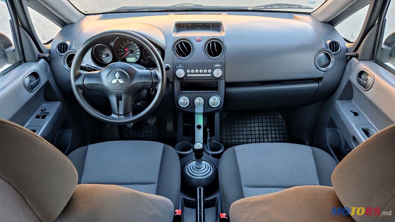 2007' Mitsubishi Colt photo #6