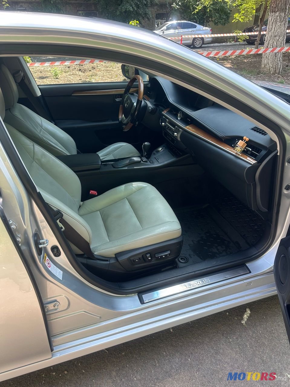 2015' Lexus Es Series photo #4