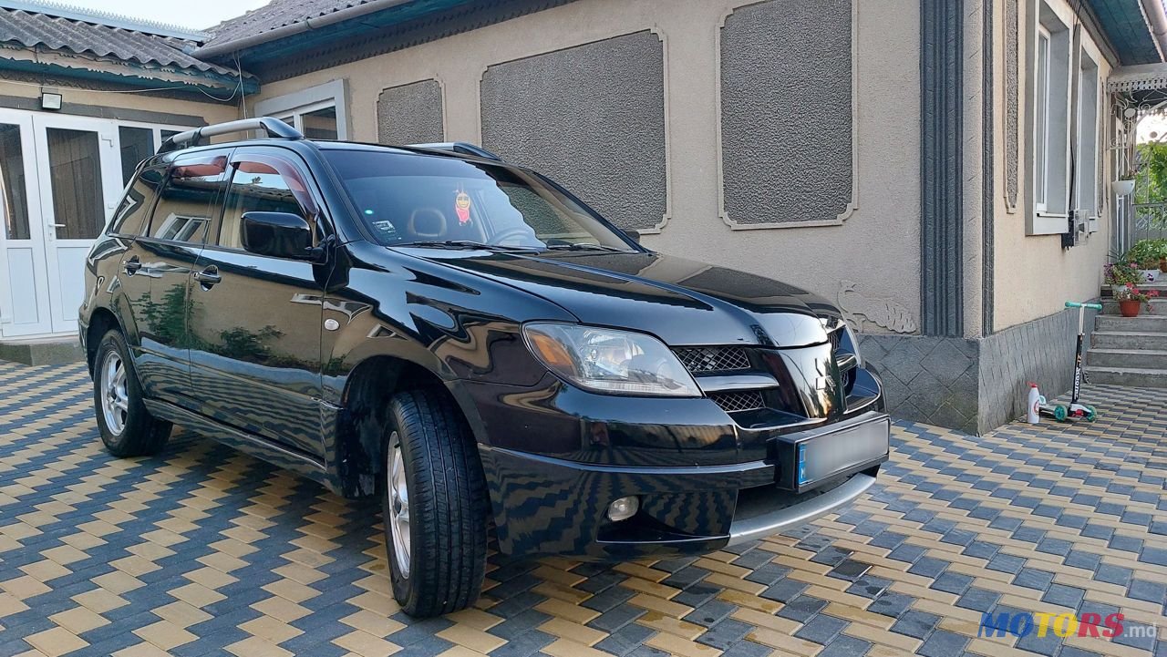 2005' Mitsubishi Outlander photo #2