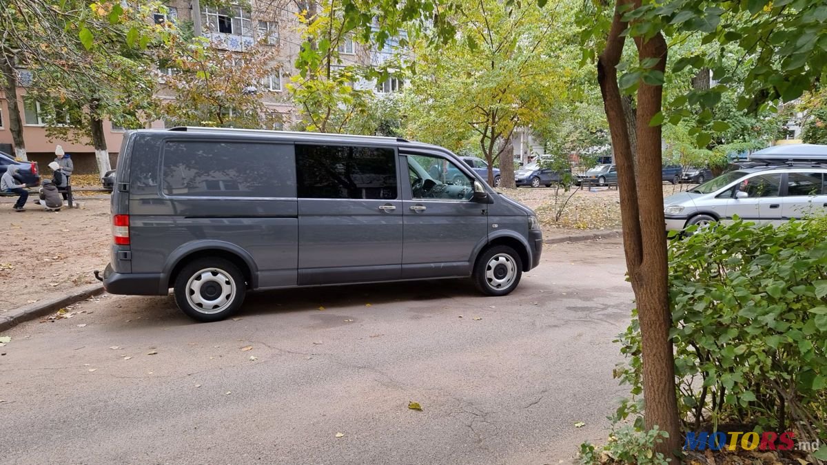 2014' Volkswagen Transporter photo #6