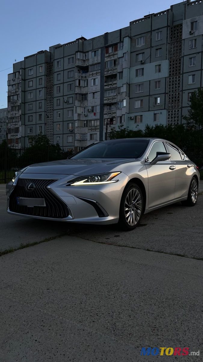 2019' Lexus Es Series photo #1