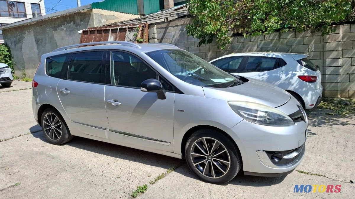 2012' Renault Grand Scenic photo #3
