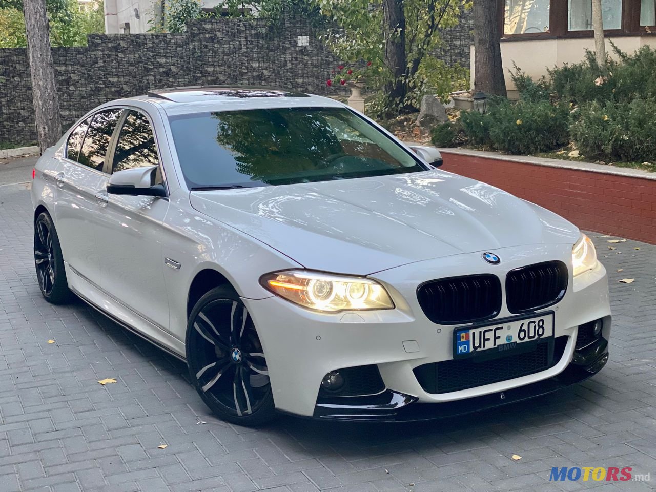 2016' BMW 5 Series photo #1