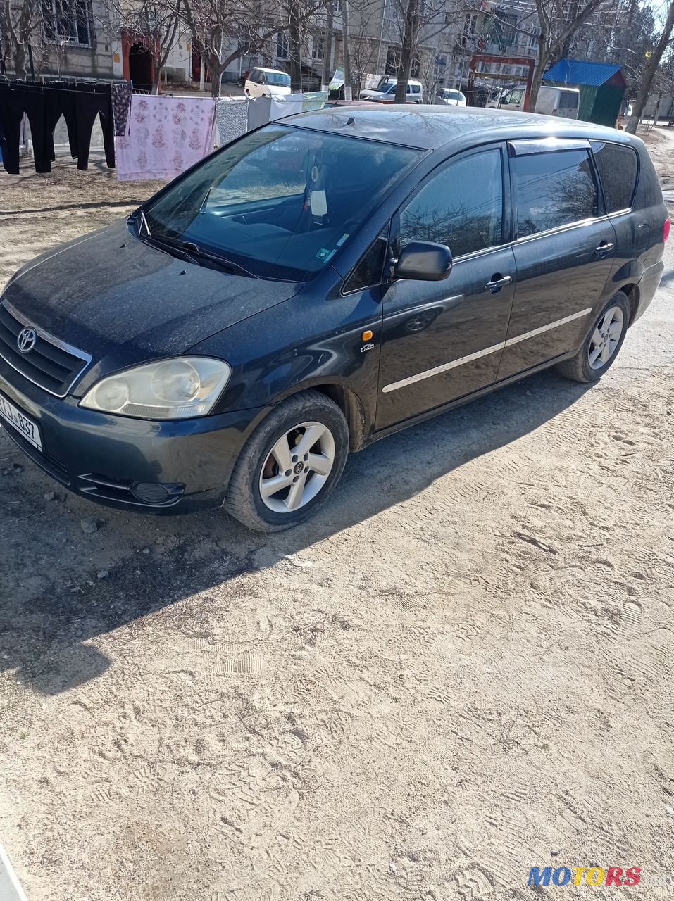 2002' Toyota Avensis Verso photo #3