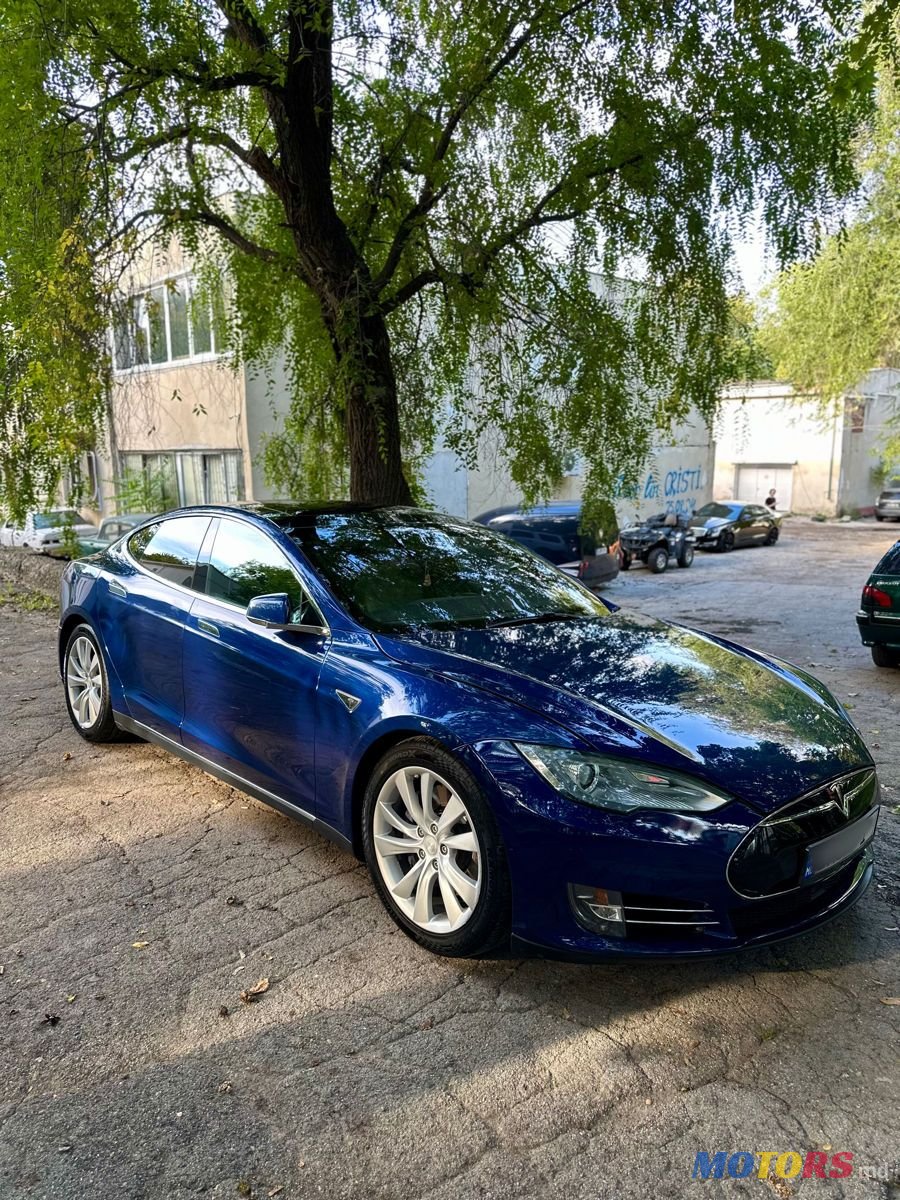 2015' Tesla Model S photo #2