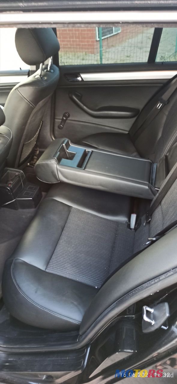 2004' BMW 3 Series photo #2