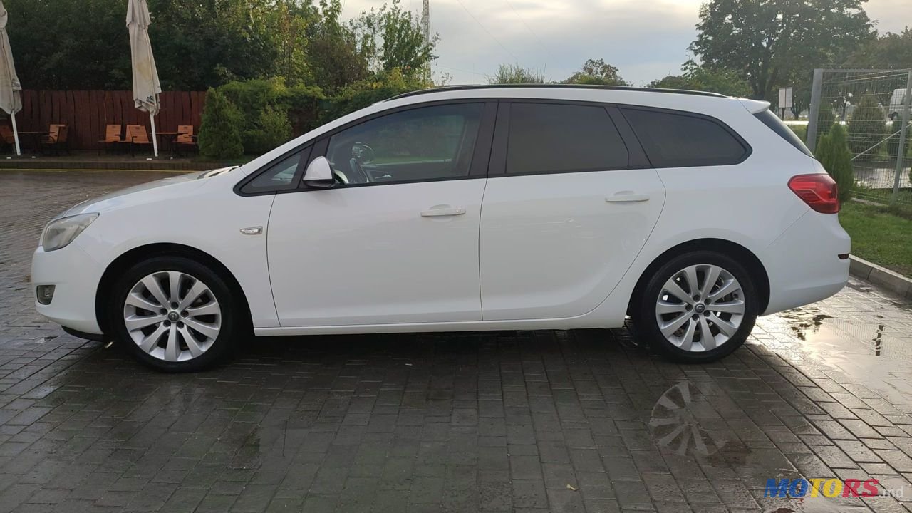 2011' Opel Astra photo #5