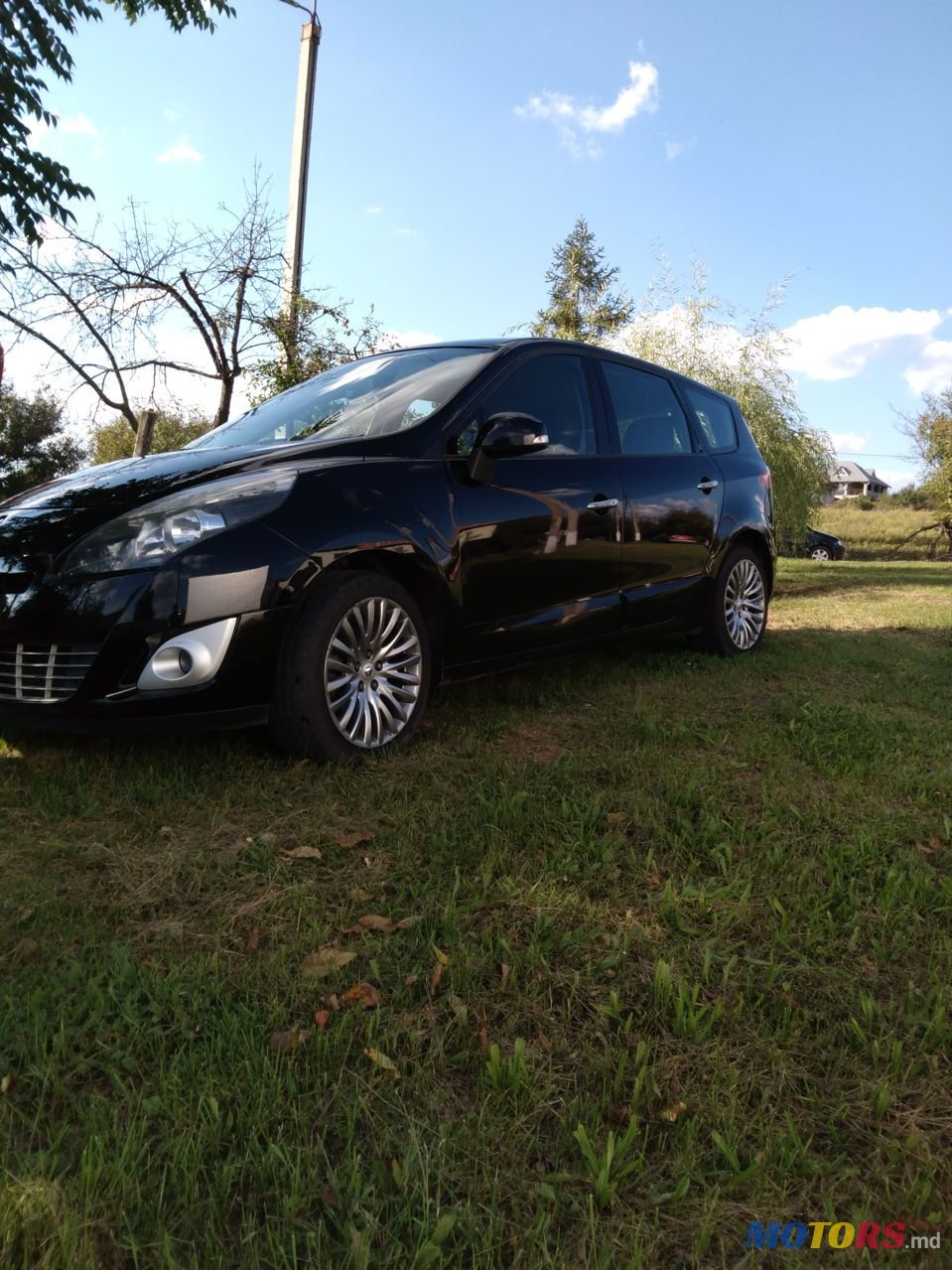 2010' Renault Grand Scenic photo #3