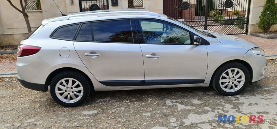 2011' Renault Megane photo #5