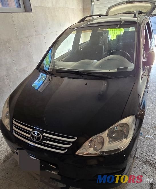 2005' Toyota Avensis Verso photo #6